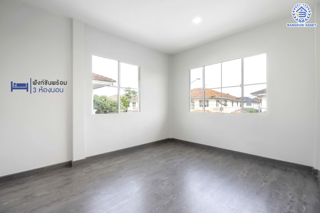 บ้านมือสองตกแต่งใหม่ แบรนด์ LH หลังมุม ม.มัณฑนา ติดถนนราชพฤกษ์  เนื้อที่ 67.6 ตร.ว. มีพื้นที่สนามหญ้าด้านข้างกว้างกว่า 100 ตร.ม. ฟังก์ชัน 3 ห้องนอน 3 ห้องน้ำ จอดรถได้ 2 คัน Facilities ตอบโจทย์ทุกกิจกรรม! บนทำเลใกล้วงเวียนพระราม5 เซ็นทรัลเวสต์เกต และรถไฟฟ้า "สถานีบางรักน้อยท่าอิฐ"